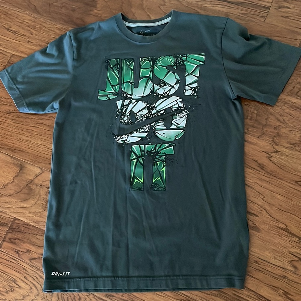 NIKE
